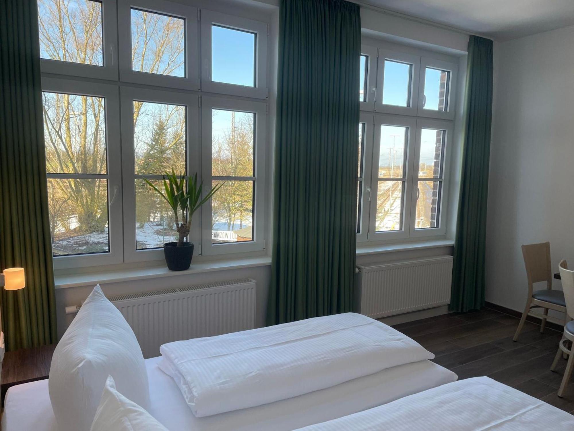 Lokschuppen Pasewalk- Gaestehaus Lokschuppen ภายนอก รูปภาพ