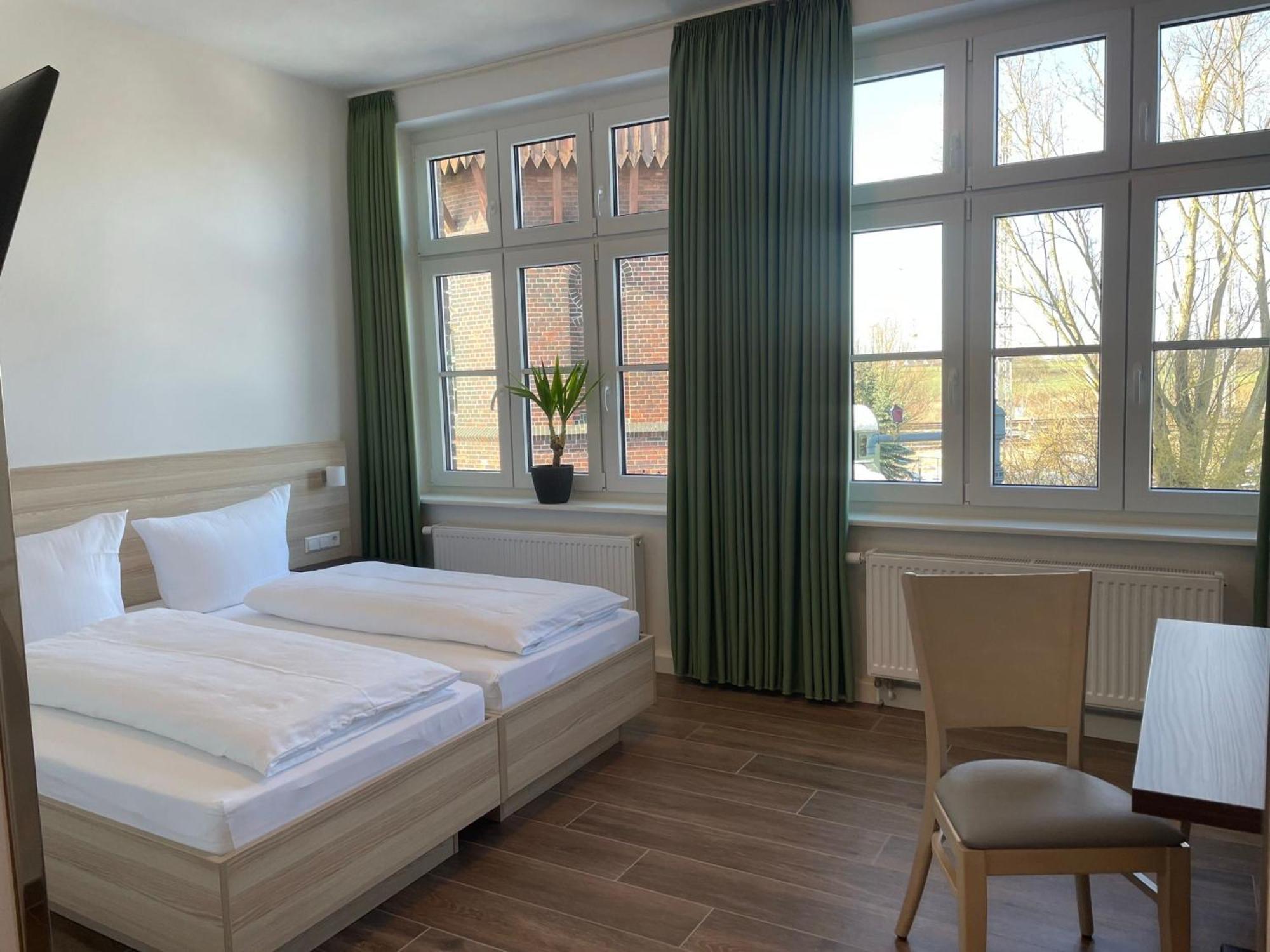 Lokschuppen Pasewalk- Gaestehaus Lokschuppen ภายนอก รูปภาพ