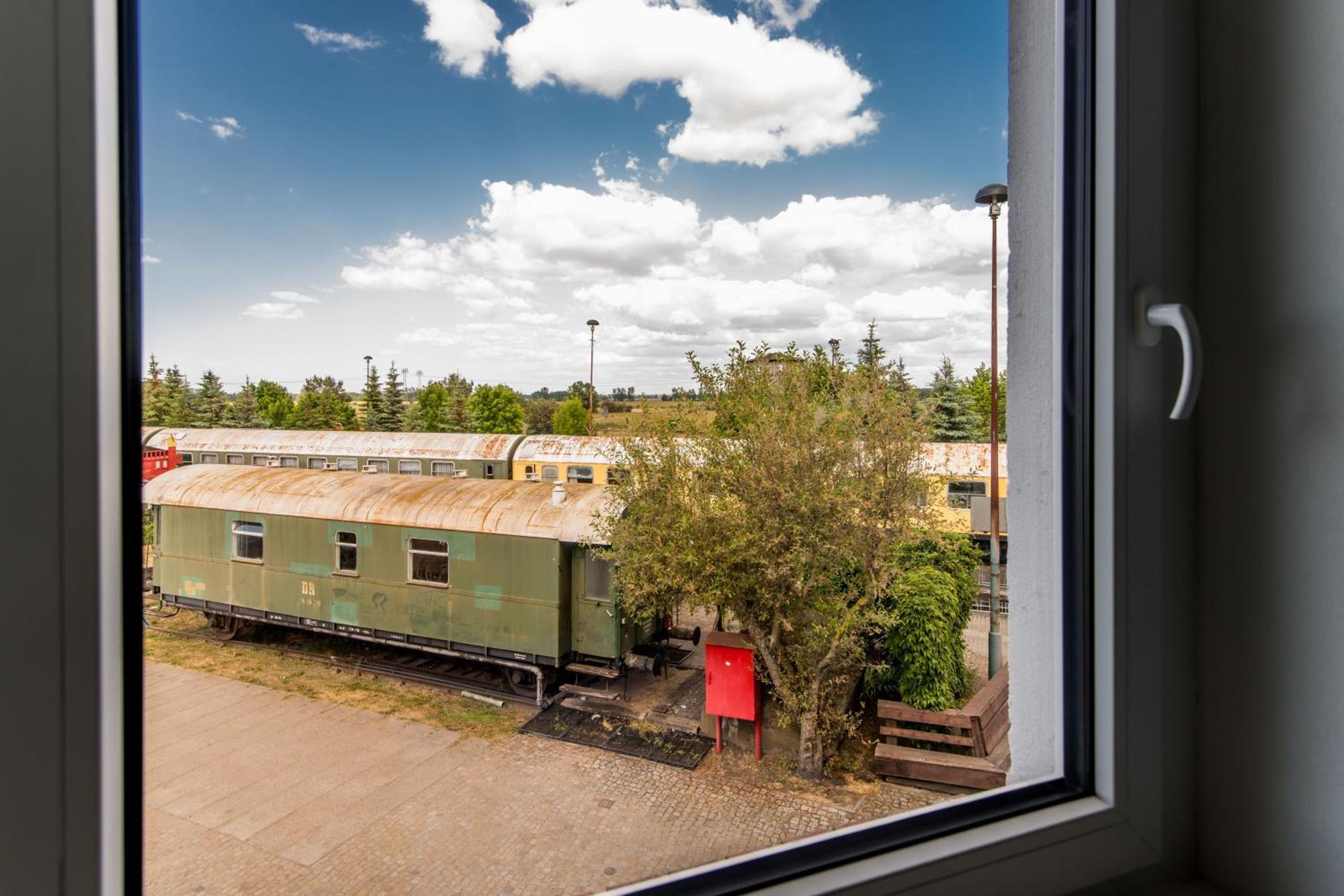 Lokschuppen Pasewalk- Gaestehaus Lokschuppen ภายนอก รูปภาพ